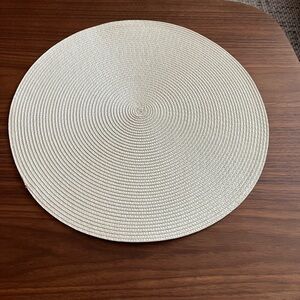 Set of 4 round placemats